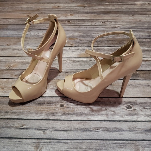 Shoe Dazzle Shoes - Plateform Nude Pumps